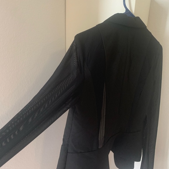 Blazer - Picture 4 of 4